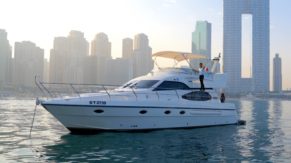 Dubai: Private Luxury Cruise on a Stylish 50ft Yacht