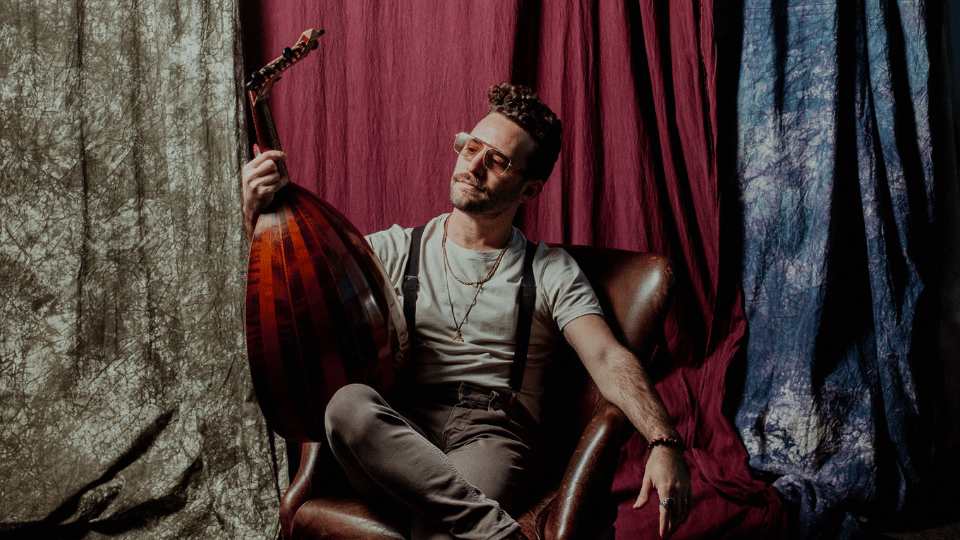 فرج أبيض: قصة حب أندلسية في أبوظبي