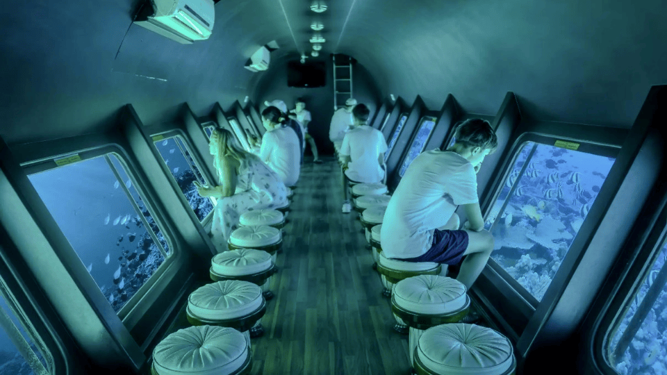 Hurghada: Royal Seascope Submarine Cruise with Snorkel Stop