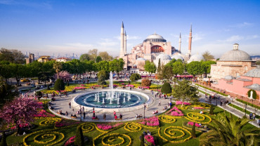 Istanbul: Basilica Cistern, Hagia Sophia, Blue Mosque and Grand Bazaar with Live Guide Istanbul: Basilica Cistern, Hagia Sophia, Blue Mosque and Grand Bazaar with Live Guide