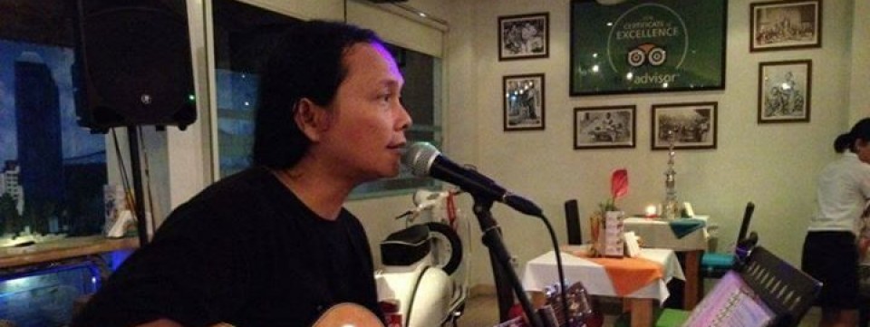 Live Music Accoustic by Boy