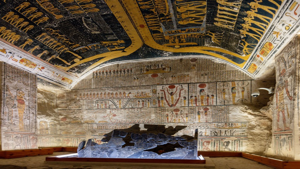 Luxor Deluxe guided tour from Hurghada Luxor Deluxe guided tour from Hurghada