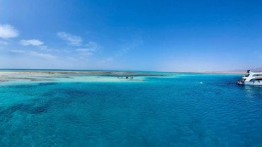 رحلة بحرية فاخرة في رأس محمد والجزيرة البيضاء في شرم الشيخ