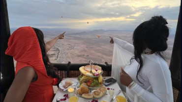 Marrakech: Sunrise Hot Air Balloon Ride with Transfers and Breakfast