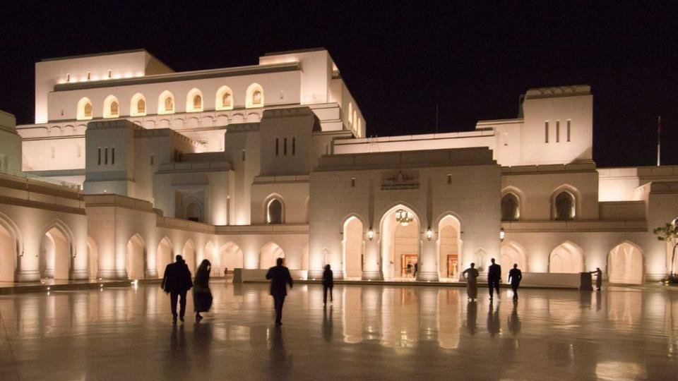 جولة ليلية في مدينة مسقط (النقل من منطقة مسقط) جولة ليلية في مدينة مسقط (النقل من منطقة مسقط)