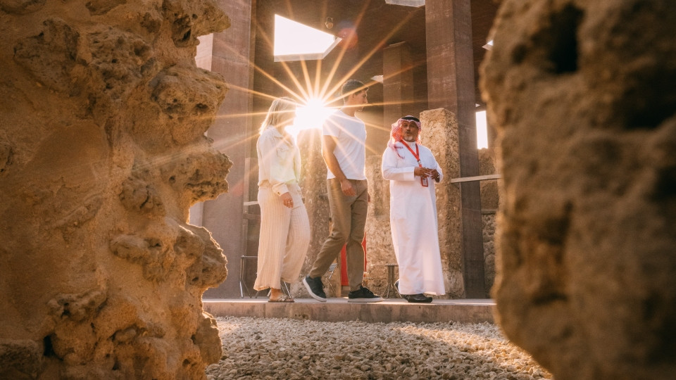 جولة في مسار اللؤلؤ وتجربة الغوص السطحي جولة في مسار اللؤلؤ وتجربة الغوص السطحي