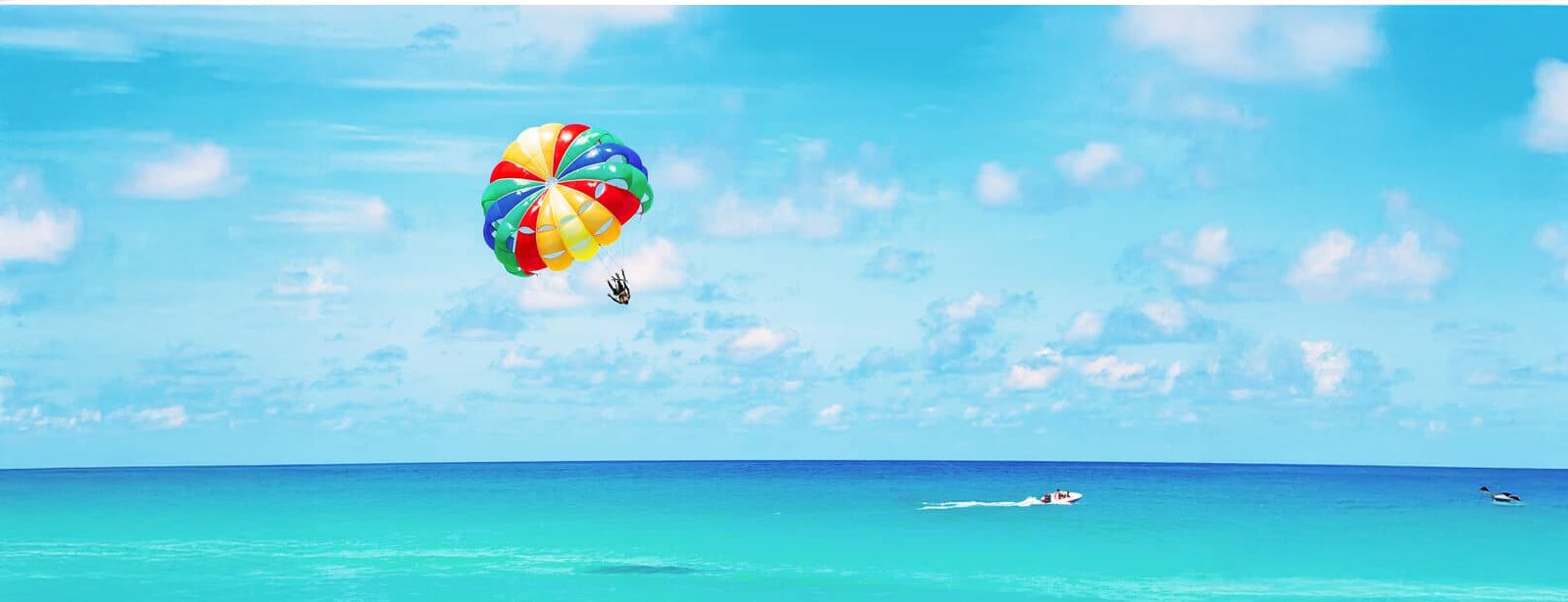 Parasailing at West Bay - Qool Qatar Must-see attractions at dubaitrades.com