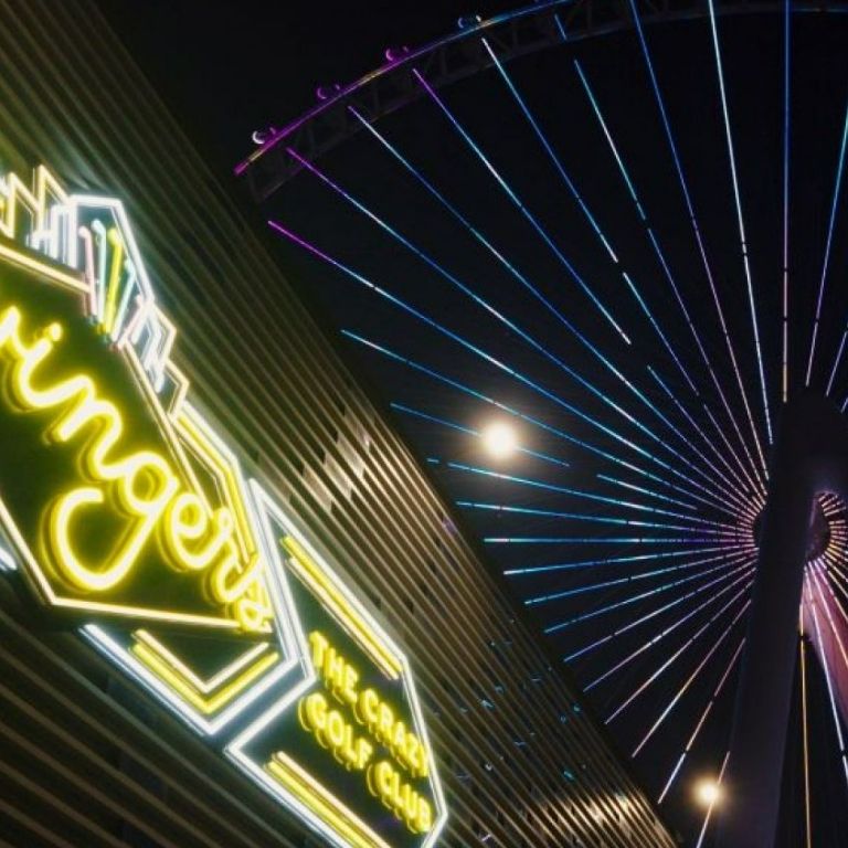 Swingers Golf: Golf, Drinks & Dinner Experience