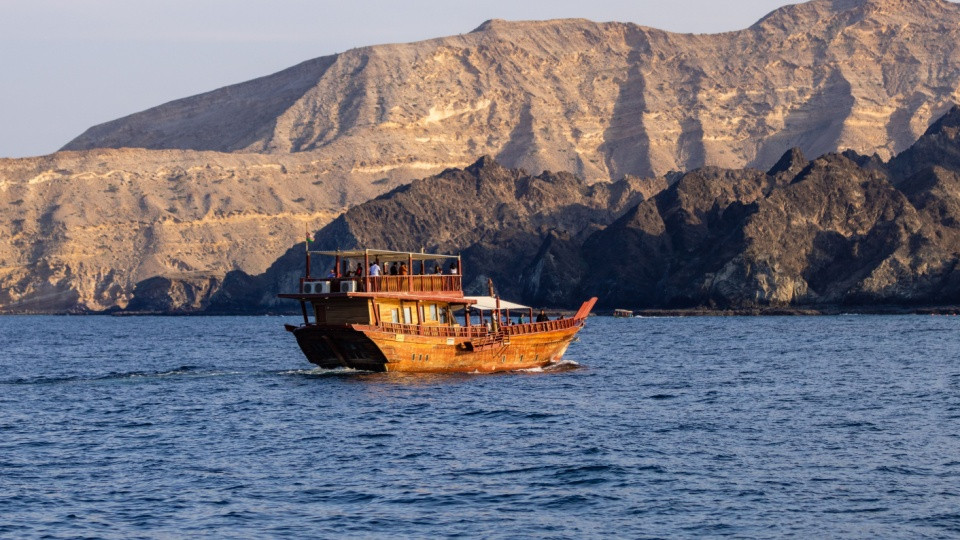 جولة الإبحار بالقارب التقليدي جولة الإبحار بالقارب التقليدي