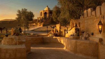 عشاء فاخر في قلعة الصحراء الكبرى من دون التزلج على الكثبان الرملية عشاء فاخر في قلعة الصحراء الكبرى من دون التزلج على الكثبان الرملية