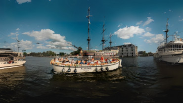 SAIL Amsterdam 2025: مشروب کے ساتھ اوپن بوٹ کروز