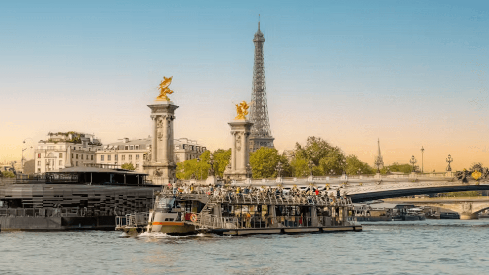 Seine River: Sightseeing Cruise from the Eiffel Tower