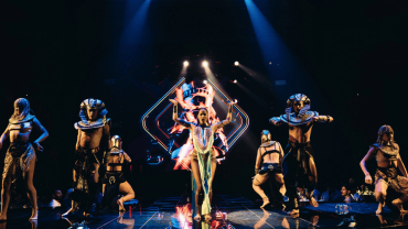 تجربة عرض العشاء الحائزة على جوائز المسرح