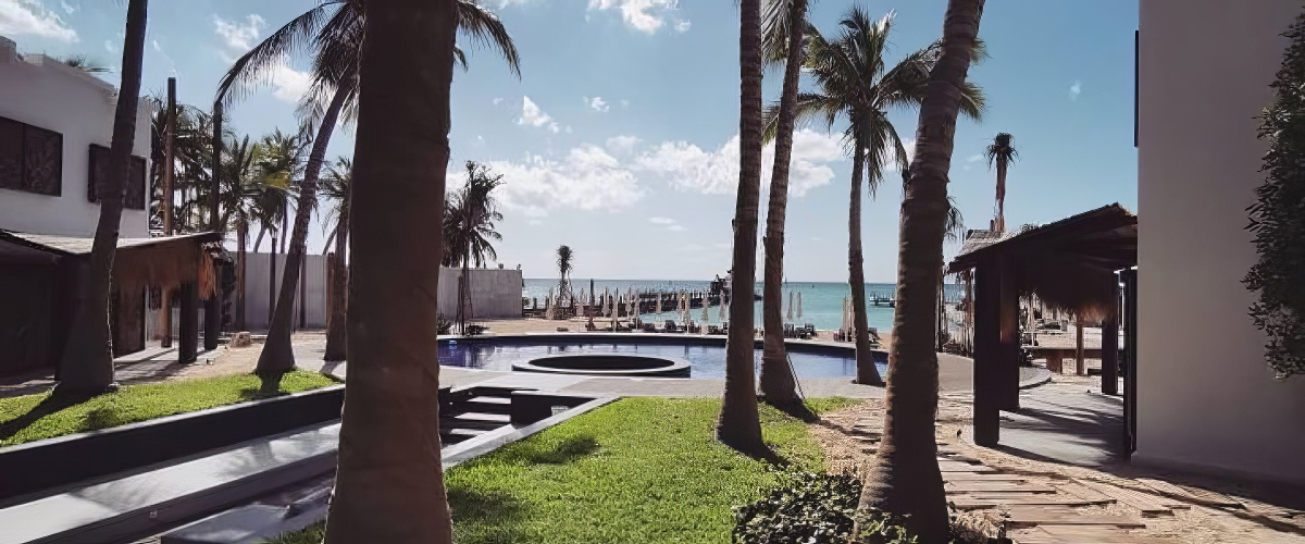 شاطئ بوهو ذا بيتش