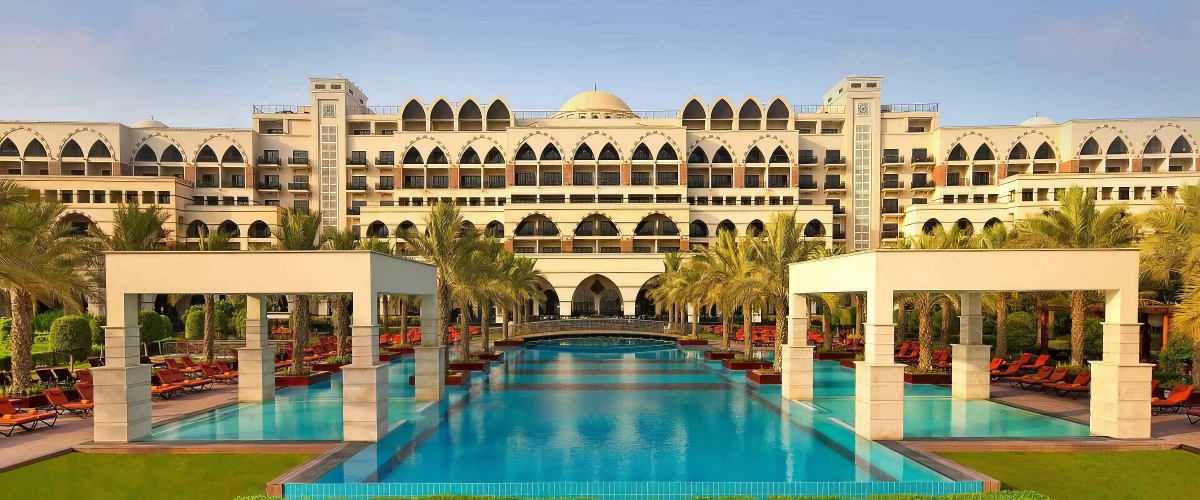 Al Sultan Majlis in Garden Lawn, Jumeirah Zabeel Saray Hotel Al Sultan Majlis in Garden Lawn, Jumeirah Zabeel Saray Hotel